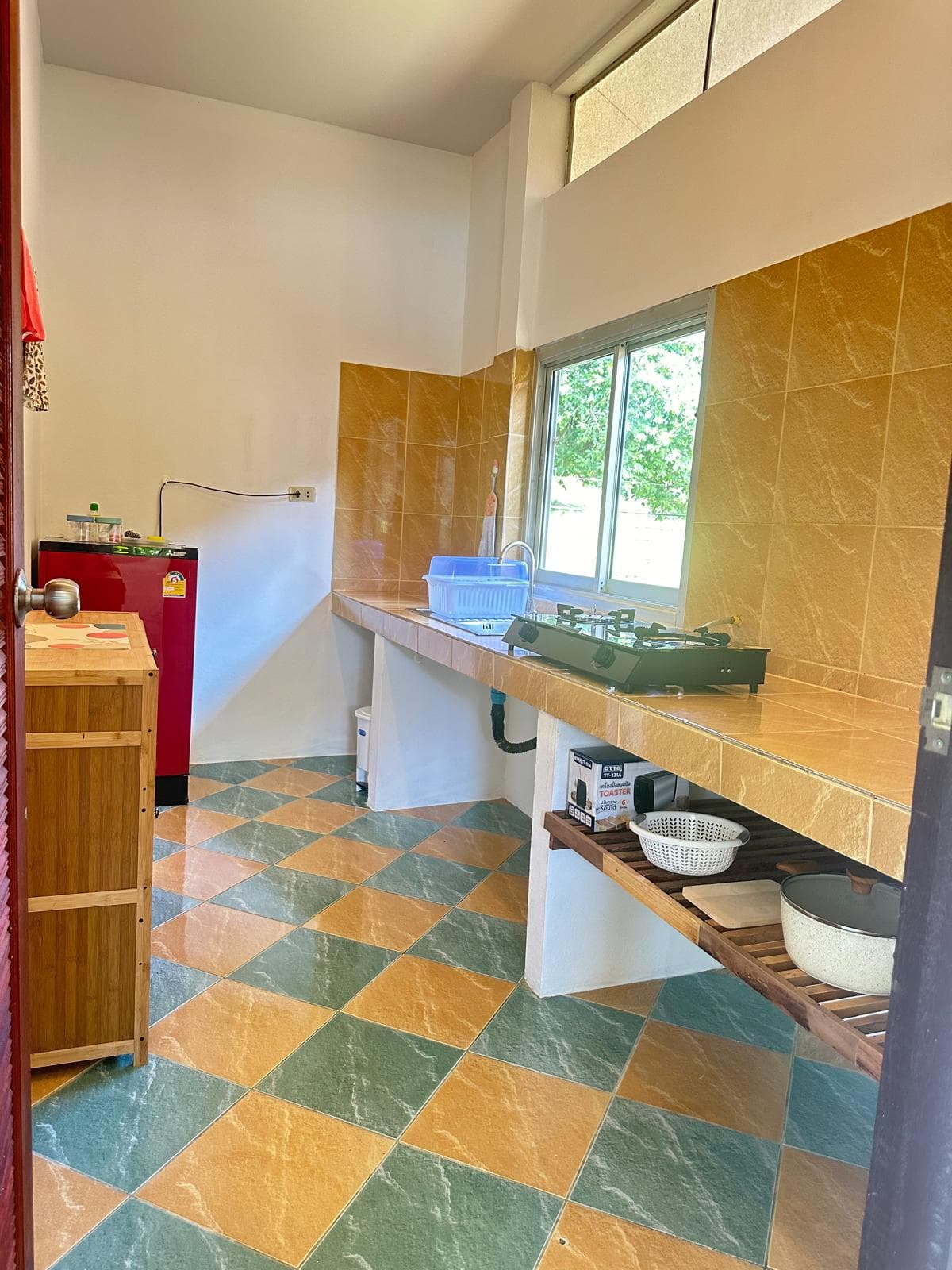 Fitted kitchenette in bungalow