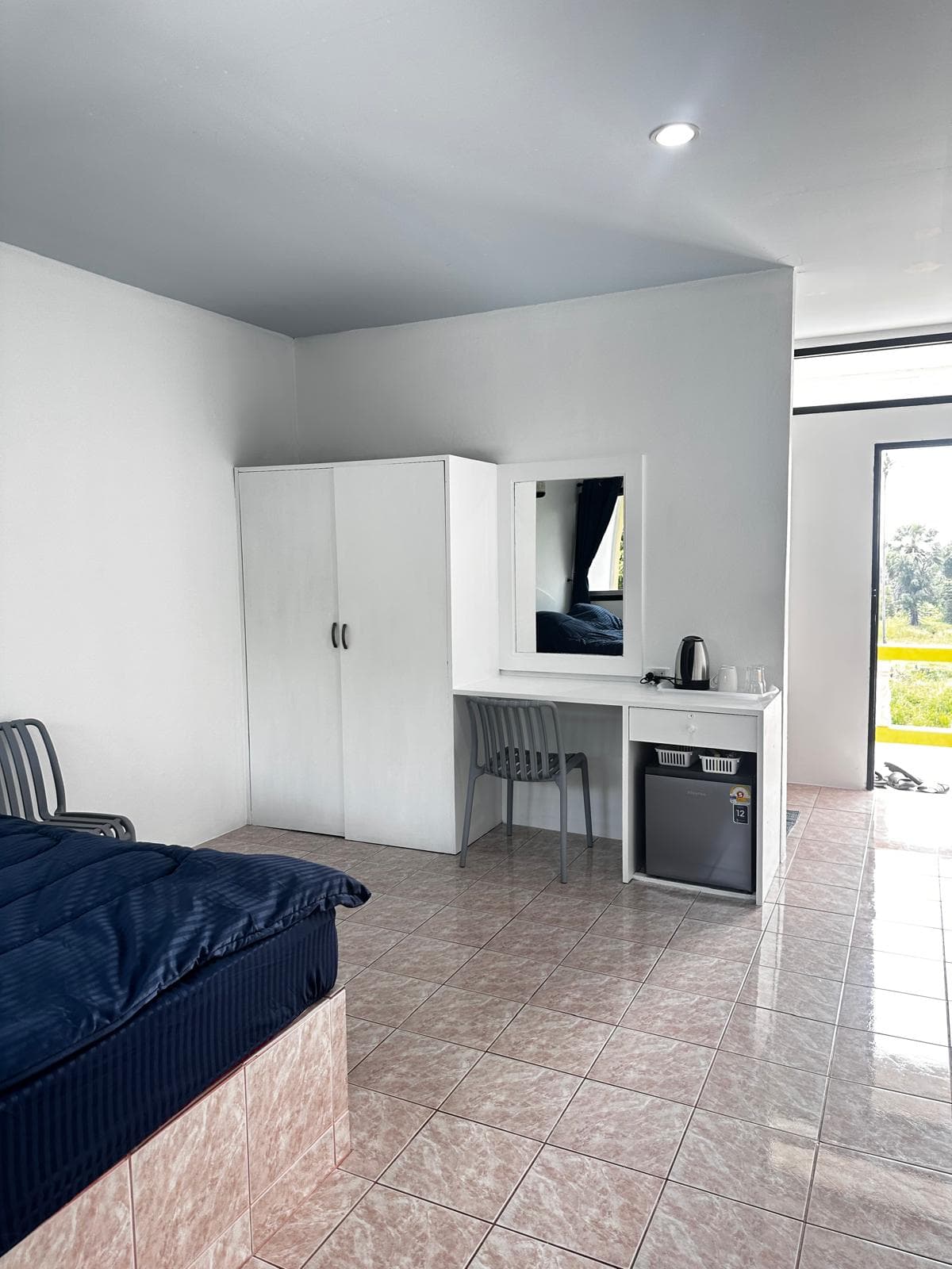 Standard room overview at Ratchawat Plai Laem camp